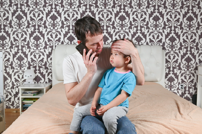 Nên lắng nghe sự tư vấn từ chuyên gia y tế khi con trẻ nhiễm bệnh