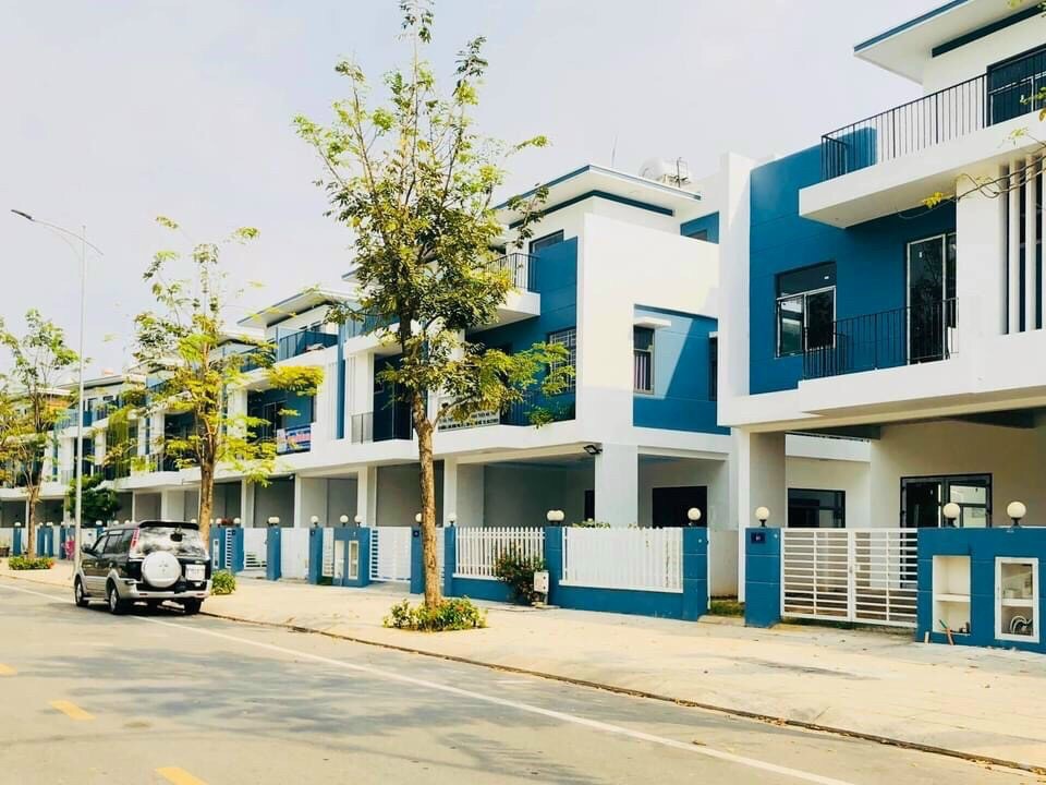 Mẫu nhà phố liên kế trong Thang Long Home Hưng Phú