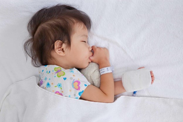 Trẻ nhỏ bị sốt cao