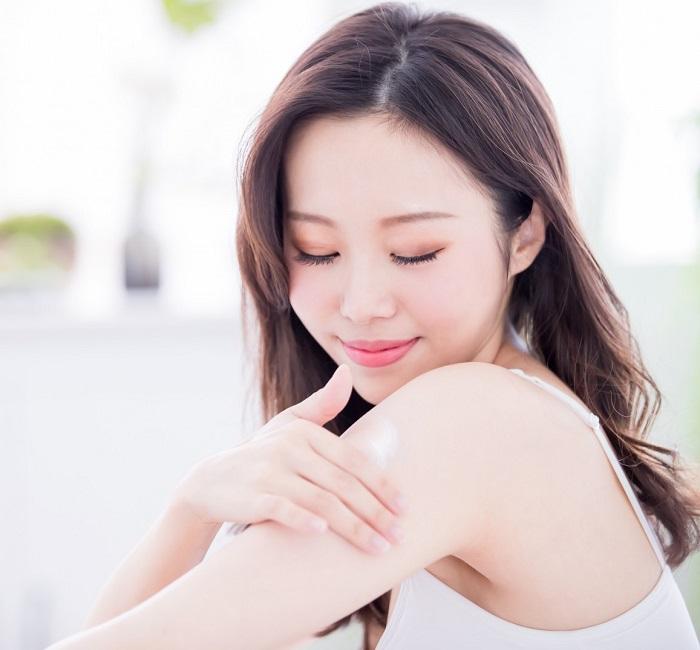 Điều không nên khi dùng kem dưỡng trắng da tuổi dậy thì