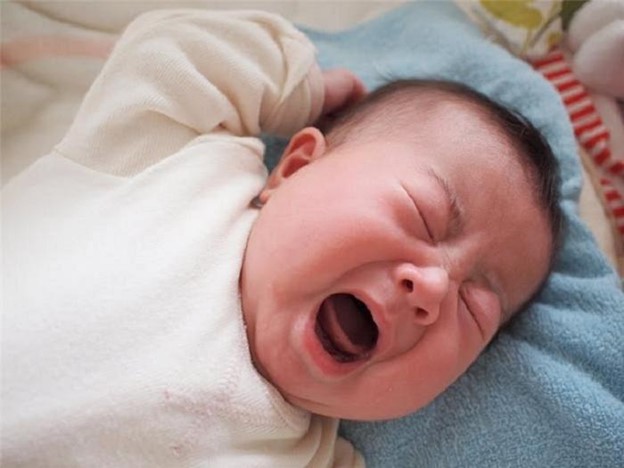 Ban đêm trẻ khóc có bình thường không?