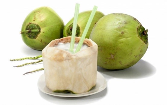 Nước dừa giúp hạ nhiệt và bù điện giải