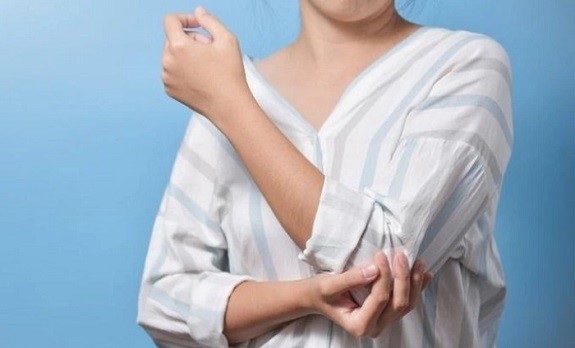 Sốt Cao Đau Nhức Xương Khớp: Dấu Hiệu Sốt Thấp Khớp?