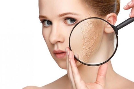 Sử Dụng AHA/BHA Cho Da Nhạy Cảm, Nên Hay Không?