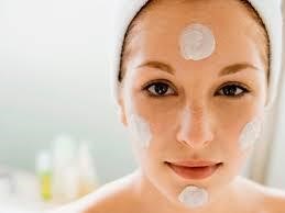 Nên Bôi Kem Dưỡng Sáng Da Như Thế Nào Cho Đúng?