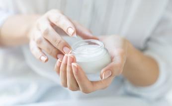 Kem Dưỡng Trắng Da Hada Labo: Tác Hại Của Mỹ Phẩm Làm Trắng Nhanh