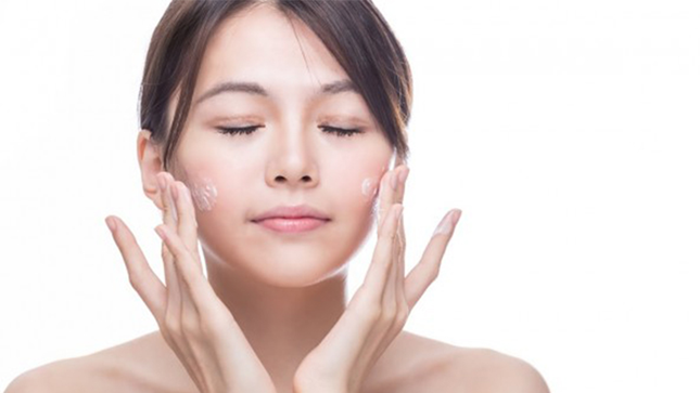 Các bước skincare cơ bản sáng và tối cần có như thế nào?