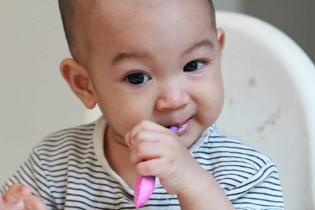 Trẻ bị sốt mọc răng