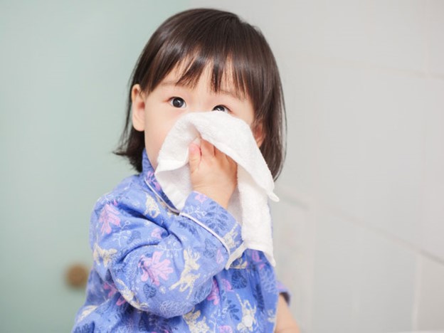 Biểu hiện của trẻ nhỏ bị ho có đờm và sổ mũi