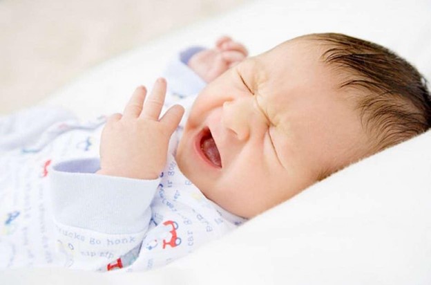 Trẻ sơ sinh bị sốt nên làm gì?