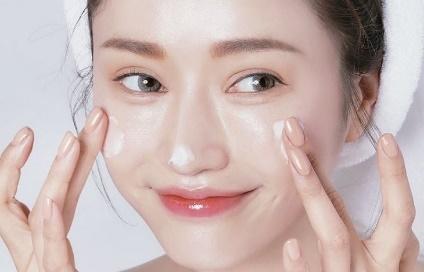 Nên chọn sản phẩm chăm sóc da dịu nhẹ đối với làn da non yếu