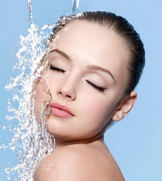 Những điều chú ý khi dùng sửa rửa mặt cho da mụn nhạy cảm