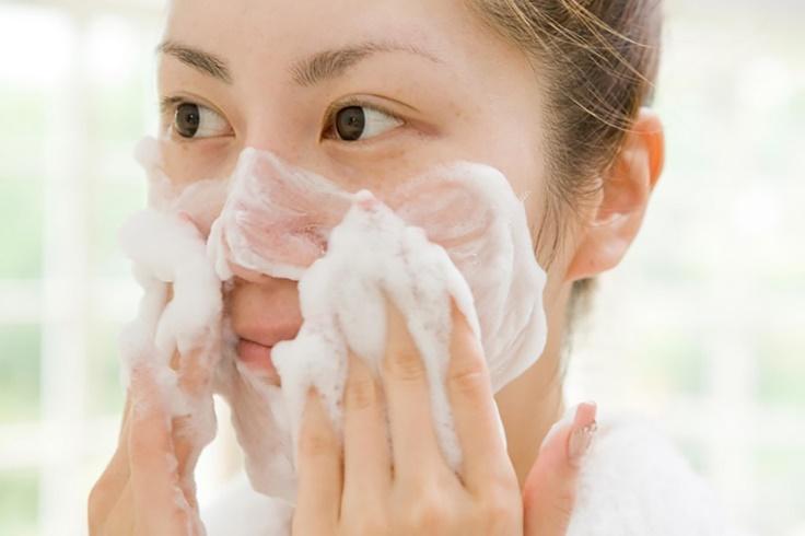 Cách Sử Dụng Sữa Rửa Mặt Tạo Bọt Để Phát Huy Hiệu Quả Tối Đa